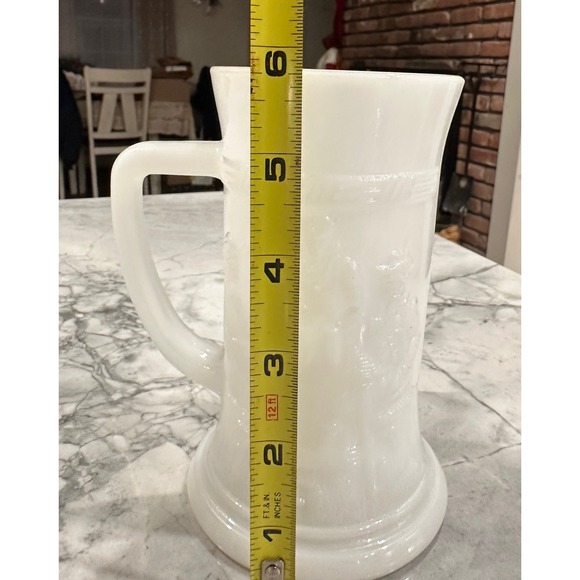 Set of 4 Vintage Opalescent Milk Glass Steins/Tankards w/Pub Scene - Picture 8 of 11